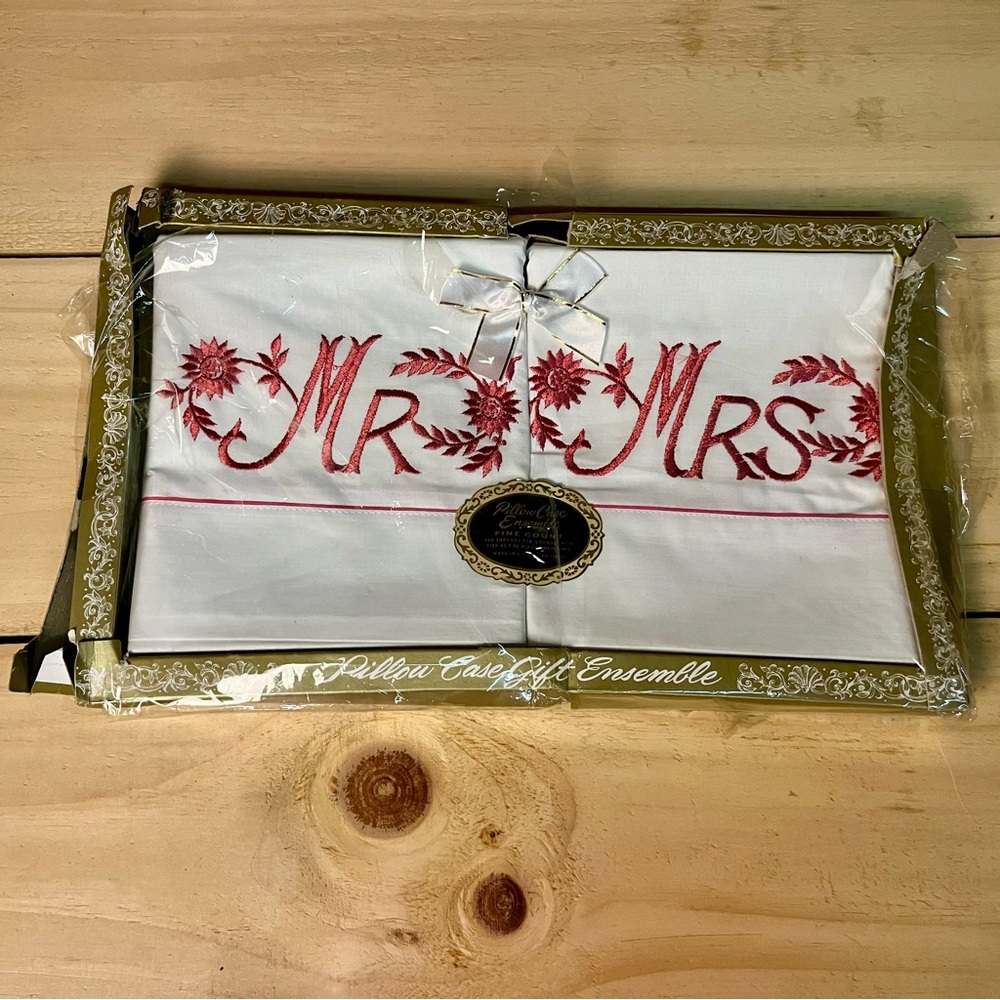 Vintage Mid Century Pillow Case Gift Ensemble Set Mr & Mrs Rare Red Floral USA